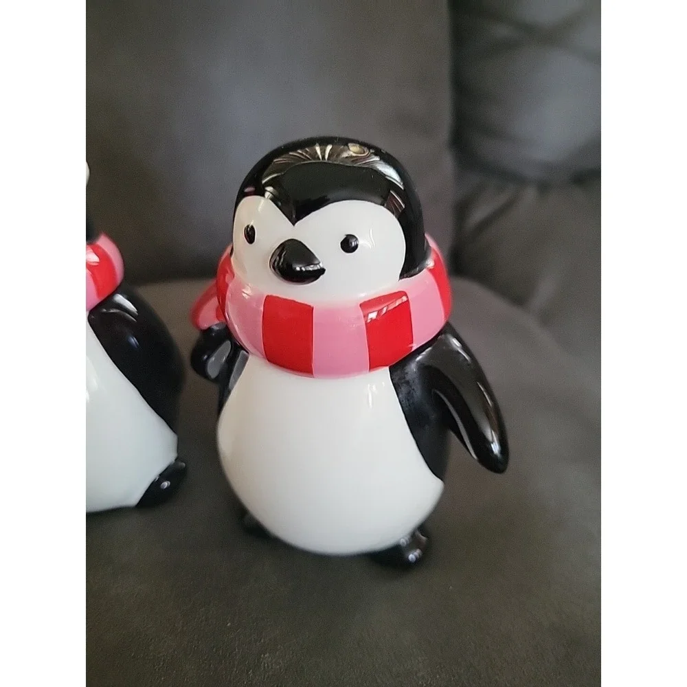 Target Home Sleddin Hill Christmas Holiday Penguins Salt Pepper Shaker Set‎